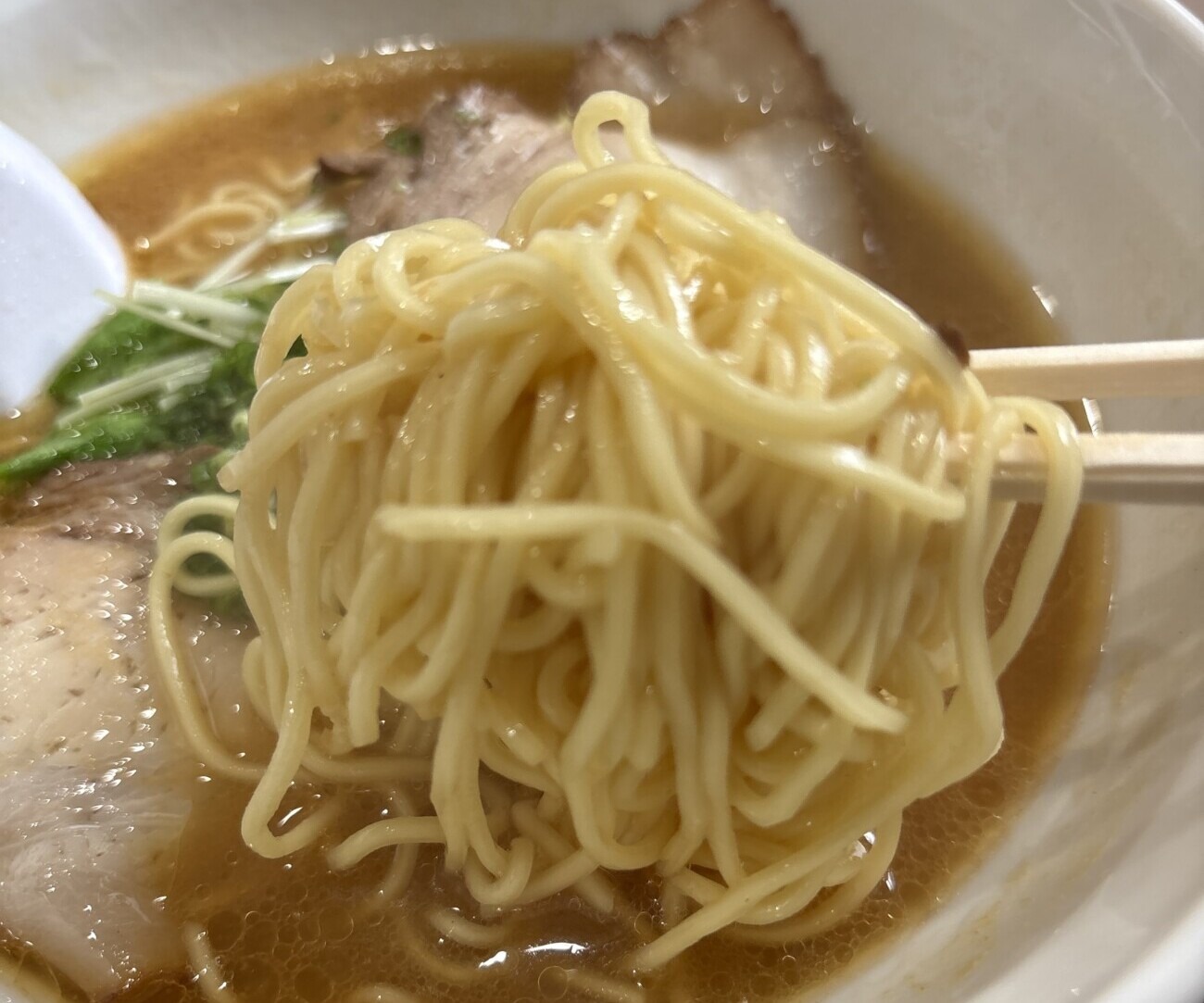 ラーメン芳蘭のみそラーメンのストレート細麺