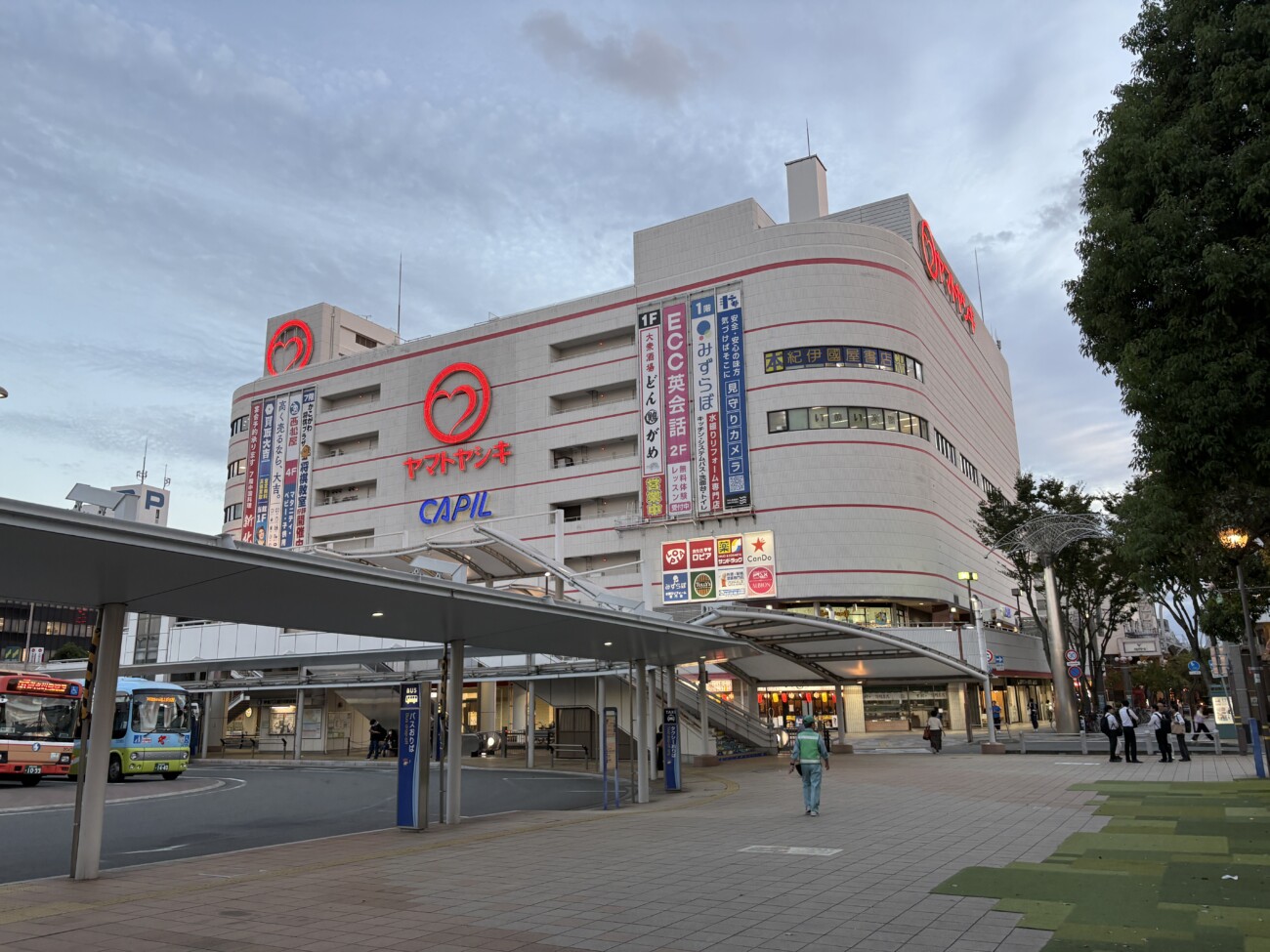 ヤマトヤシキ加古川・カピル21の建物外観