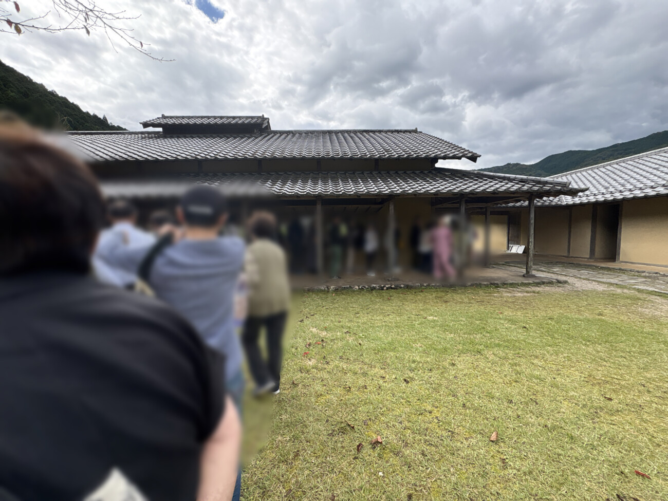 播磨屋本店 生野総本店 軒先に誘導された行列