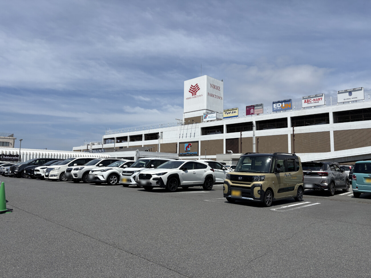 ニッケパークタウン 駐車場の様子