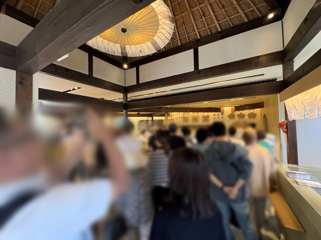 中島大祥堂 丹波本店 込み合う店内の様子