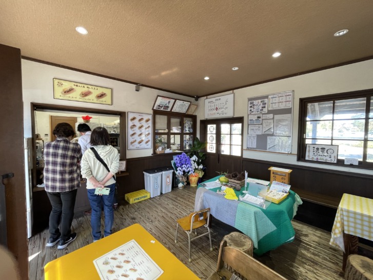 今屋のハンバーガー兵庫 店内の様子と注文待ちの列